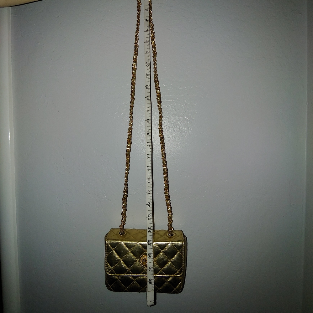 Vintage gold purse with long strap - Picture 4 of 16